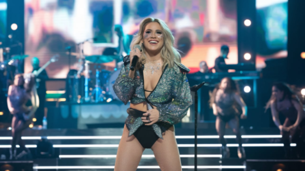 Chappell Roan Hot to Go! – Why This Viral Pop Song Is Taking Over the World